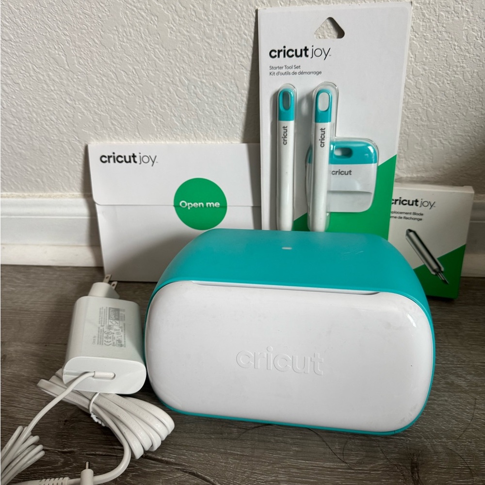 New Bundle-Cricut Joy Cutting Machine - White and Blue
